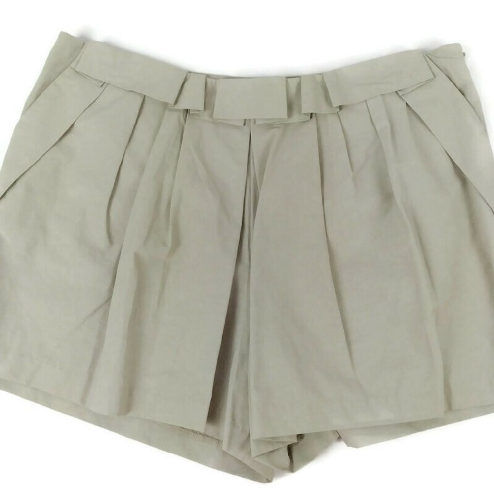 Simply Vera Vera Wang Pleated Front shorts Size 10